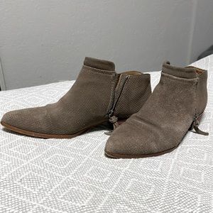 Size 7M Bettye Muller Ankle Boots